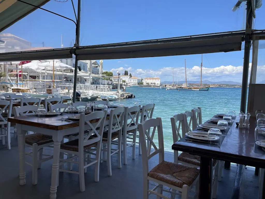 MOURAYO Restaurant in Spétses
