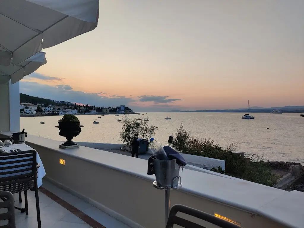 United We Code (Savvas)_La Scala_Spétses_Bewertung