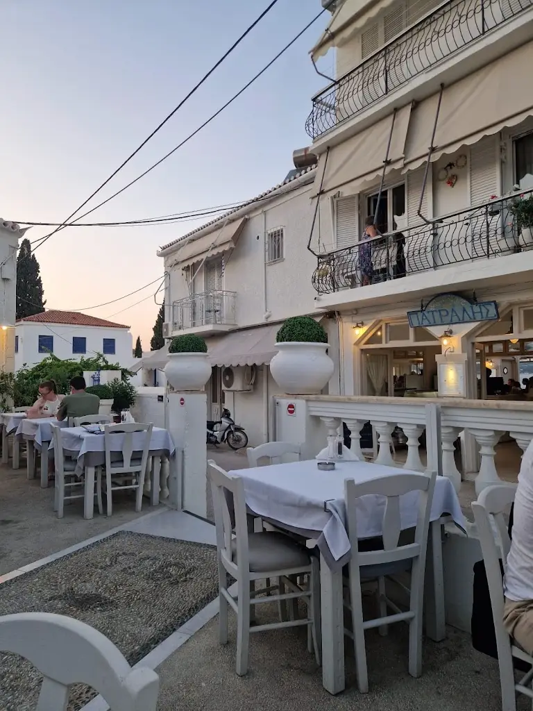 Y M_Patralis_Spétses_recensione