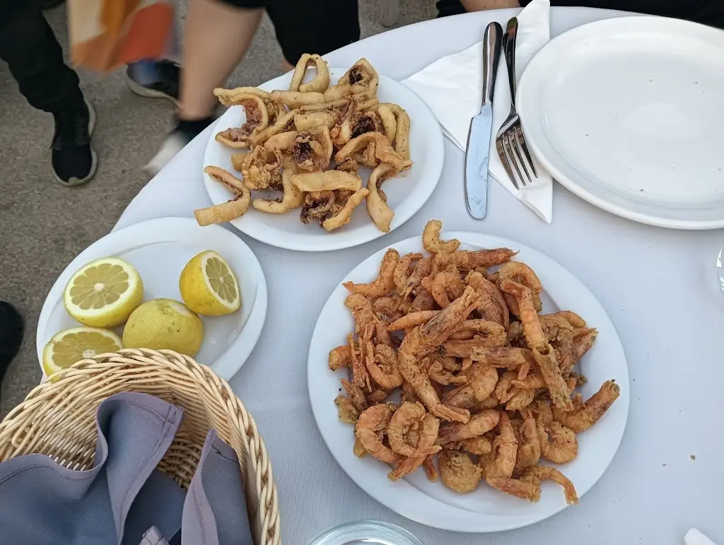 Camilla Genitoni_Patralis_Spétses_recensione