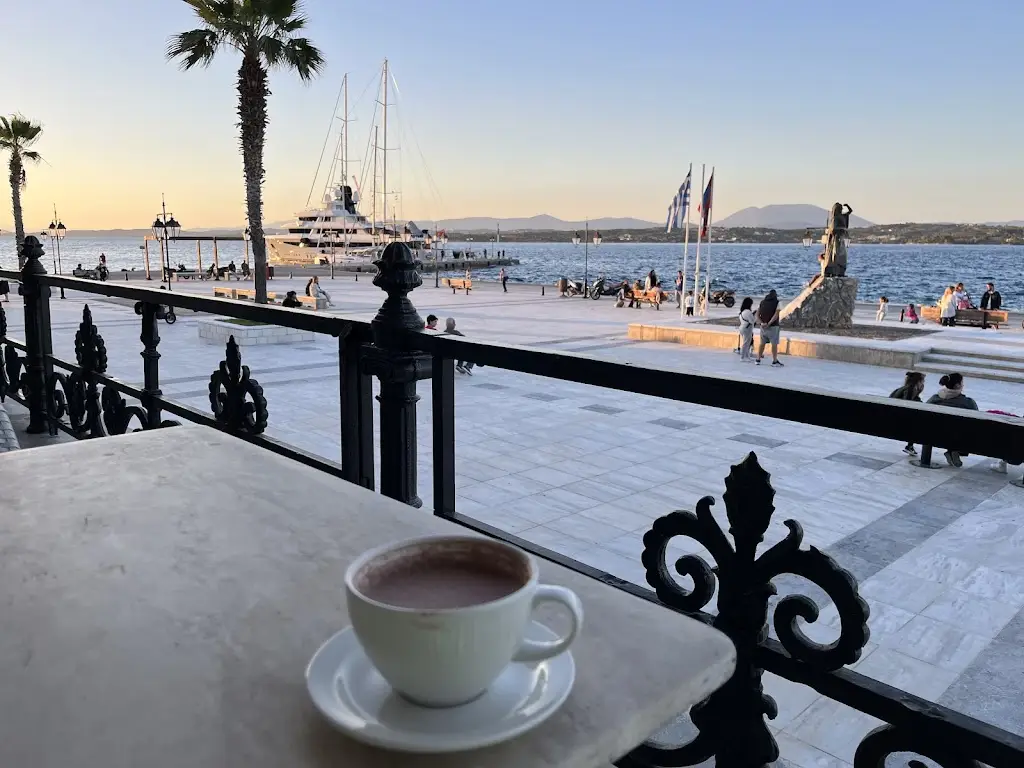 Library Brasserie_Spétses_slider_image_3