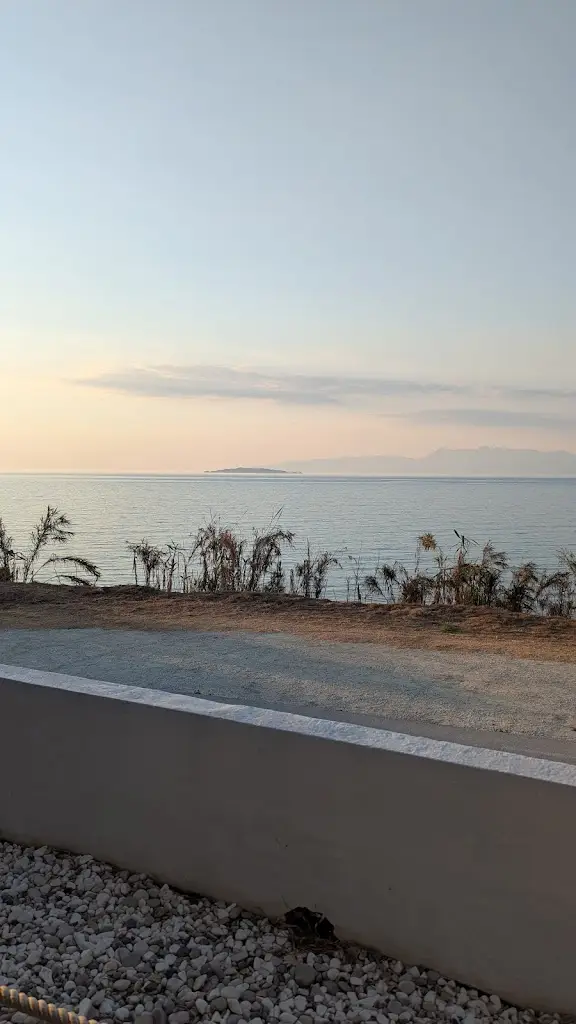 Laura Peddie_Fantasea Bar Restaurant_Ágios Stéfanos_review