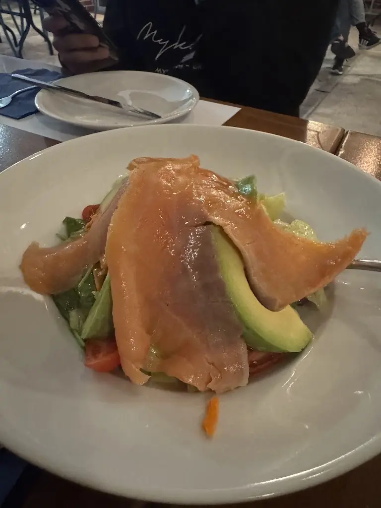 Michelle Chan_Choni Mezedopoleio Restaurant_Varybóbi_Bewertung