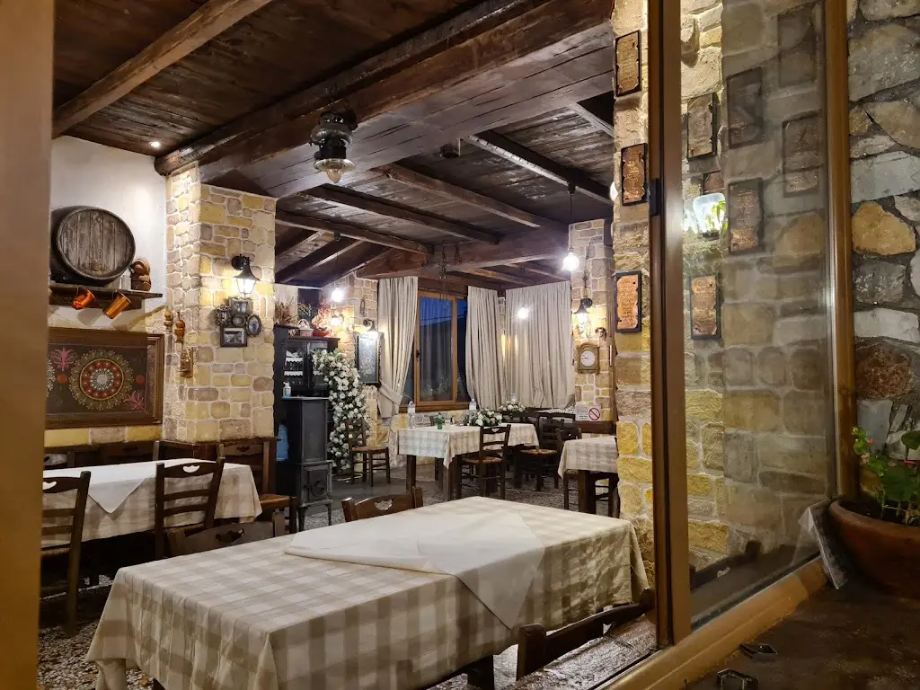 Ταβέρνα Κωνσταντίνας_Varnávas_slider_image_1