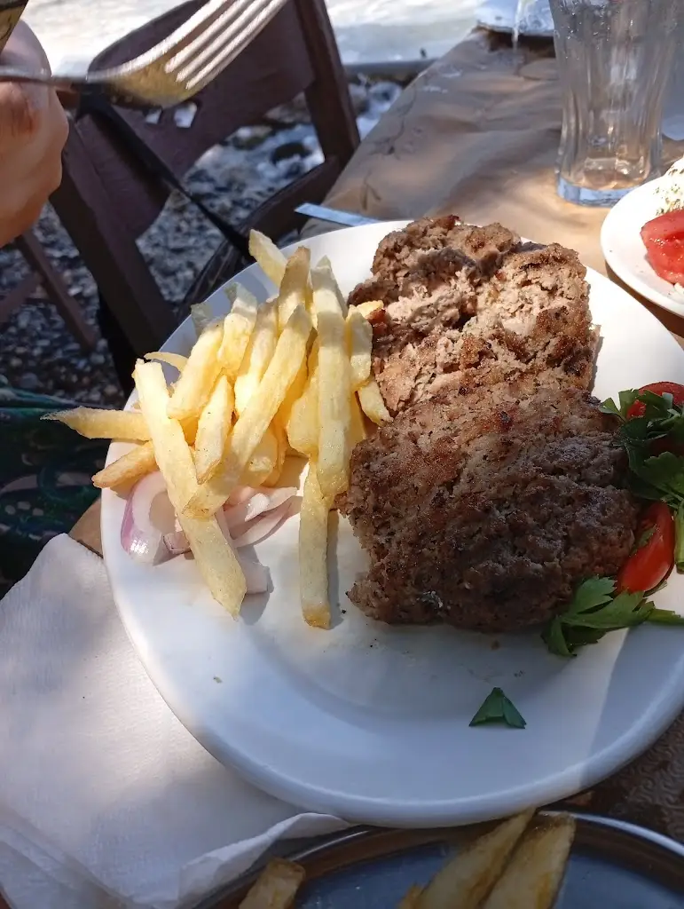 βασιλης μαγκατζης_Ψαροταβερνα Το Ξυλινο, Ψησταρια Μπαρμπα Θανασης_Varnávas_Bewertung