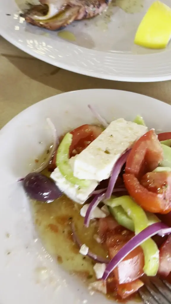 Mara Um_The Grilli's Koutouki_Távros_review