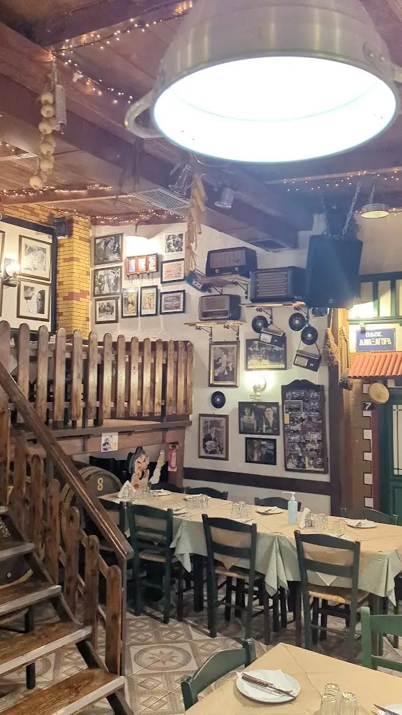 The Grilli's Koutouki_Távros_slider_image_2