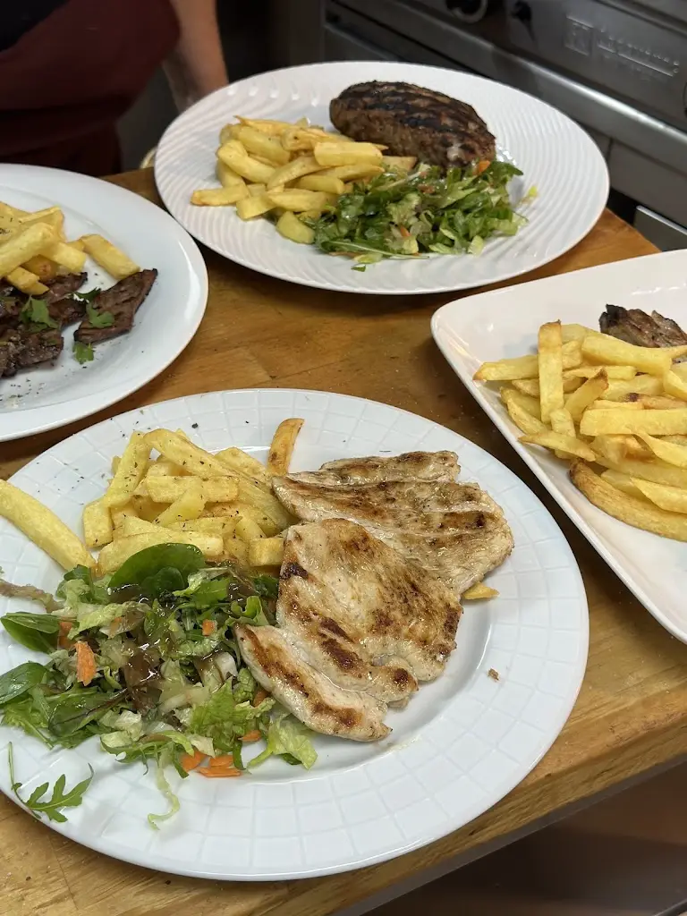 The Grilli's Koutouki_Távros_slider_image_3