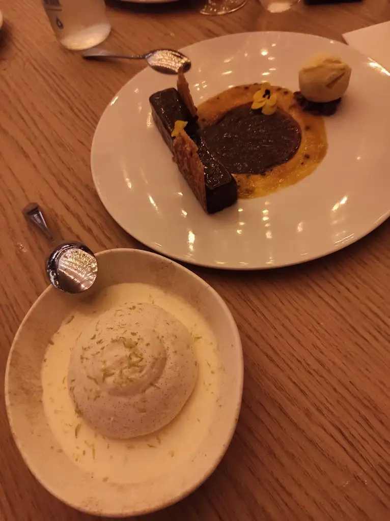 Dimitris-Ntitmir Tsela_Enola Athens_Távros_review