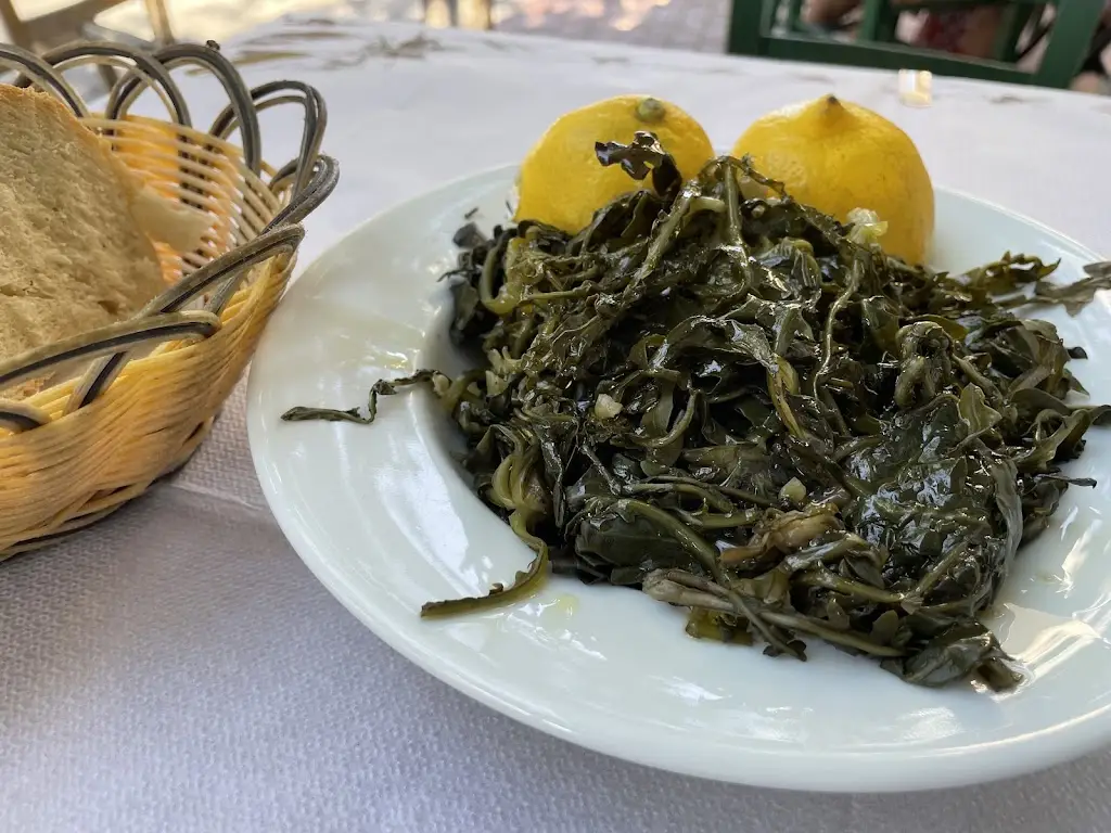 Yuuka Motobayashi_Ταβέρνα Μόσχος_Távros_reseña