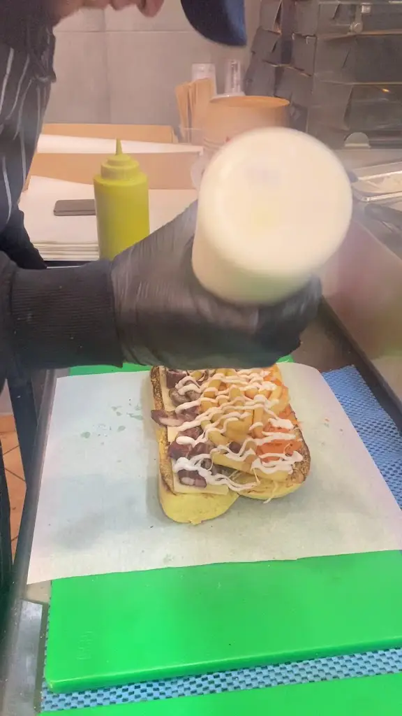 The Coach - Street Sandwich Restaurant in Távros