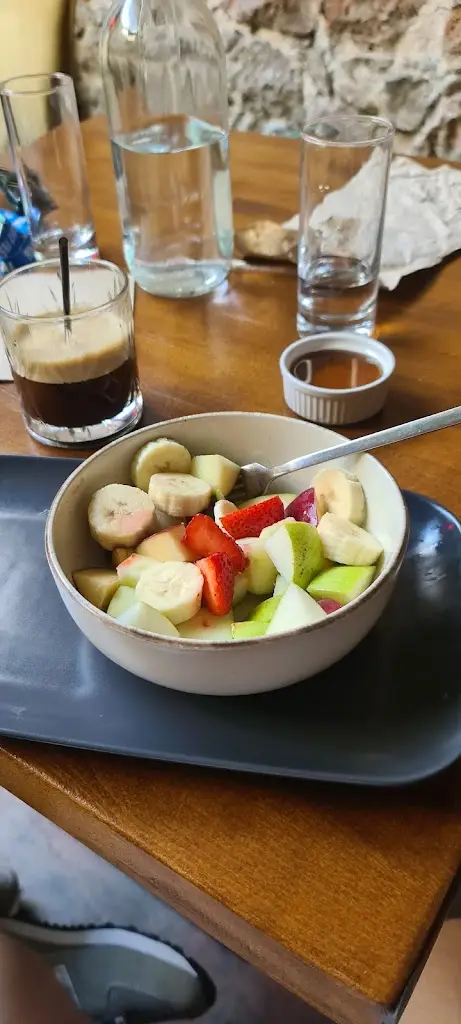 Haris Aslanidis_M project_Távros_reseña