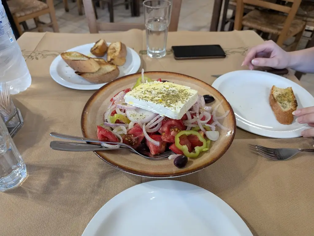 Marin Maršić_ΟΔΟΣ ΘΡΑΚΗΣ - Ψητοπωλείο_Távros_Bewertung