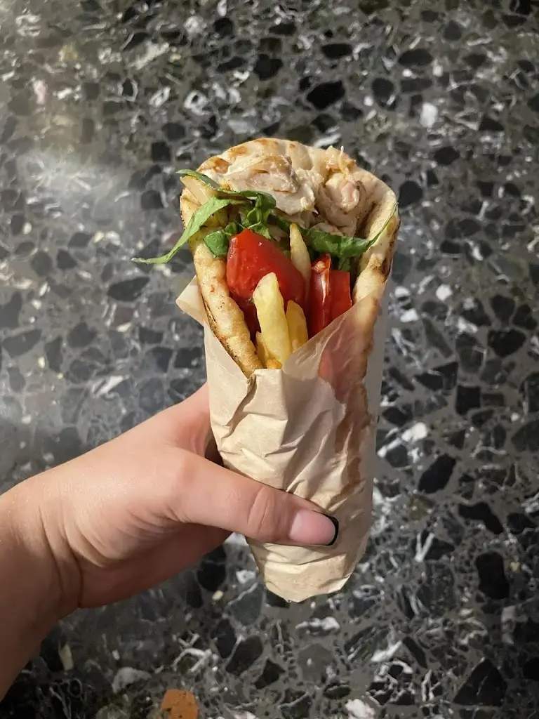 Łukasz Krueger_ΟΔΟΣ ΘΡΑΚΗΣ - Ψητοπωλείο_Távros_Bewertung