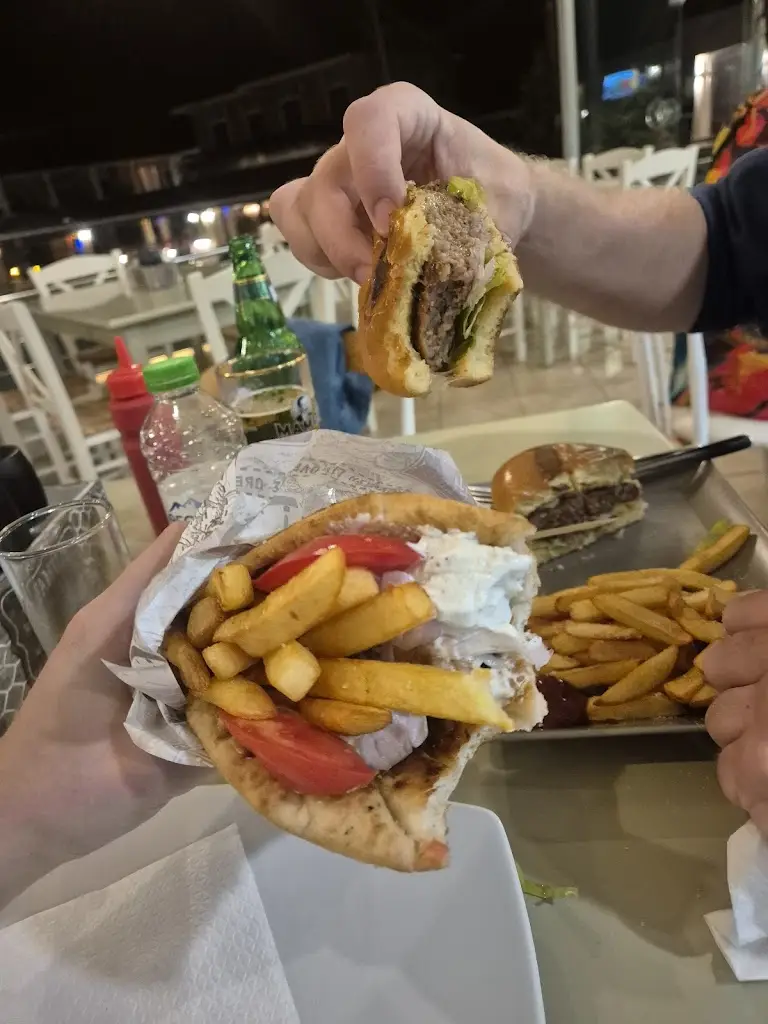 Charlotte Huston_Tasty Corner_Ágios Stéfanos_review