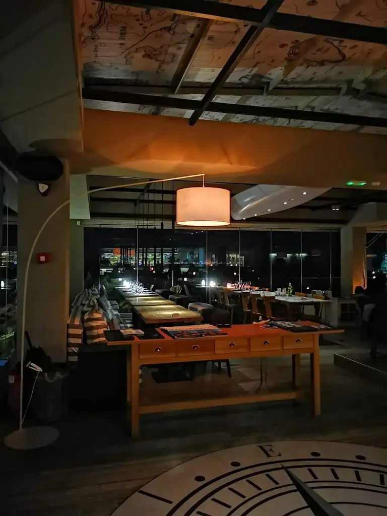 Moorings_Vouliagméni_slider_image_1