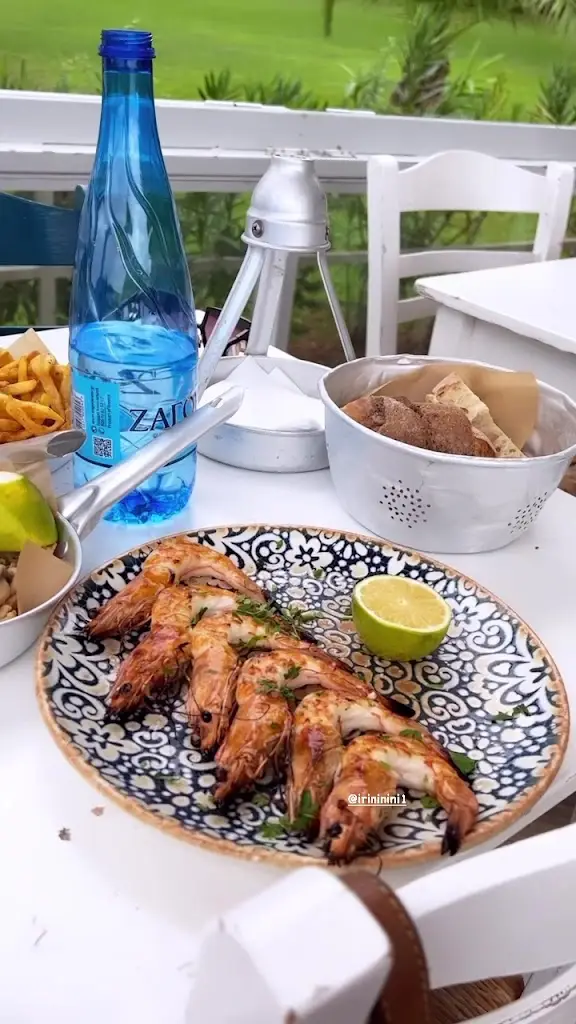 Sardelaki me Thea_Vouliagméni_slider_image_2