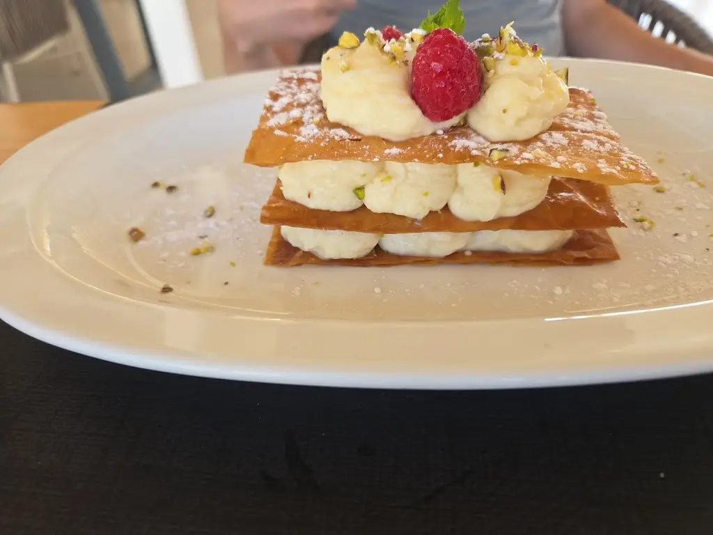 Isidora Stanojev_“Aria” pool bar - restaurant by Athina hotel_Ágios Stéfanos_Bewertung