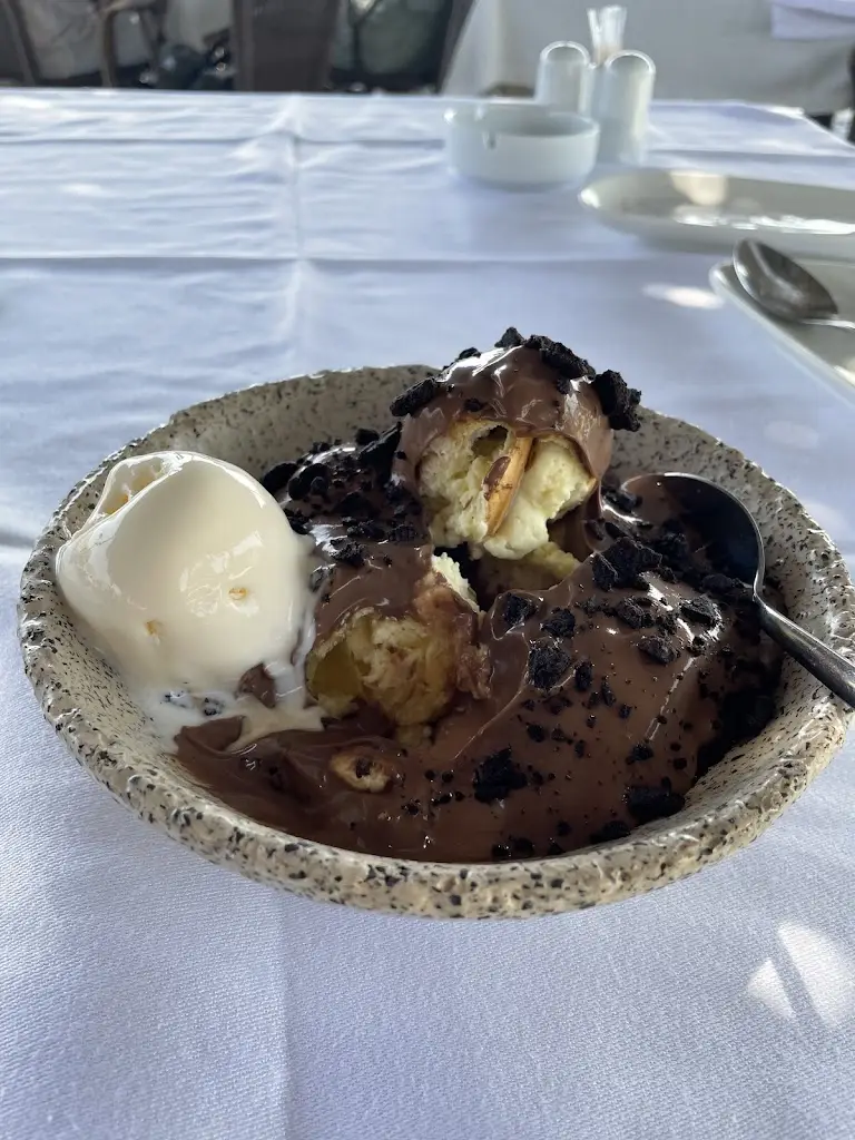 Charles Jeyaseelan_Labros Restaurant_Vouliagméni_reseña