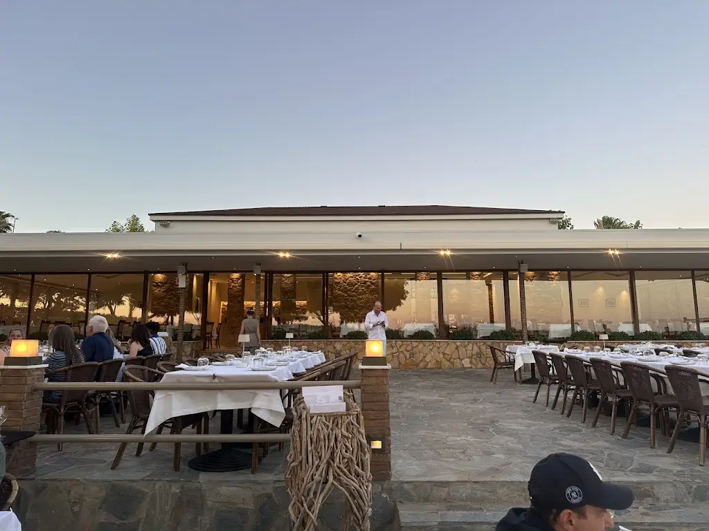 Labros Restaurant Restaurant in Vouliagméni