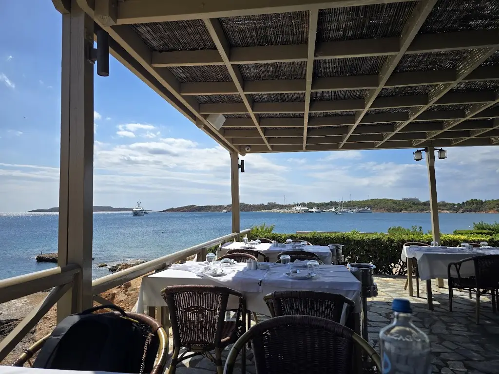 Labros Restaurant_Vouliagméni_slider_image_3