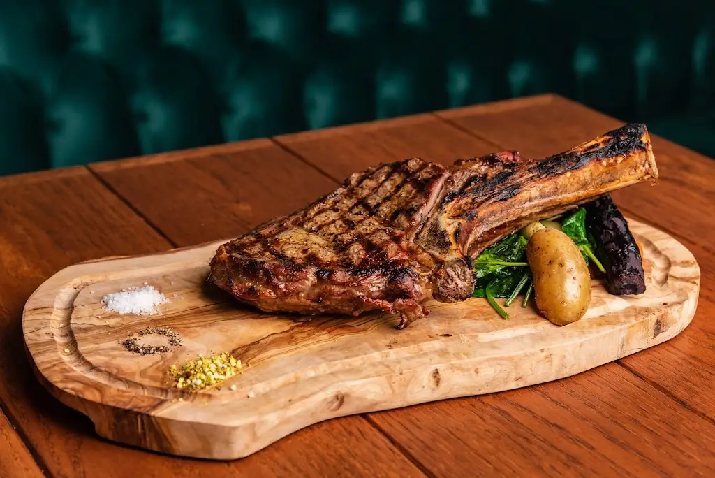 Revellers' Row_Vrilissia_slider_image_3