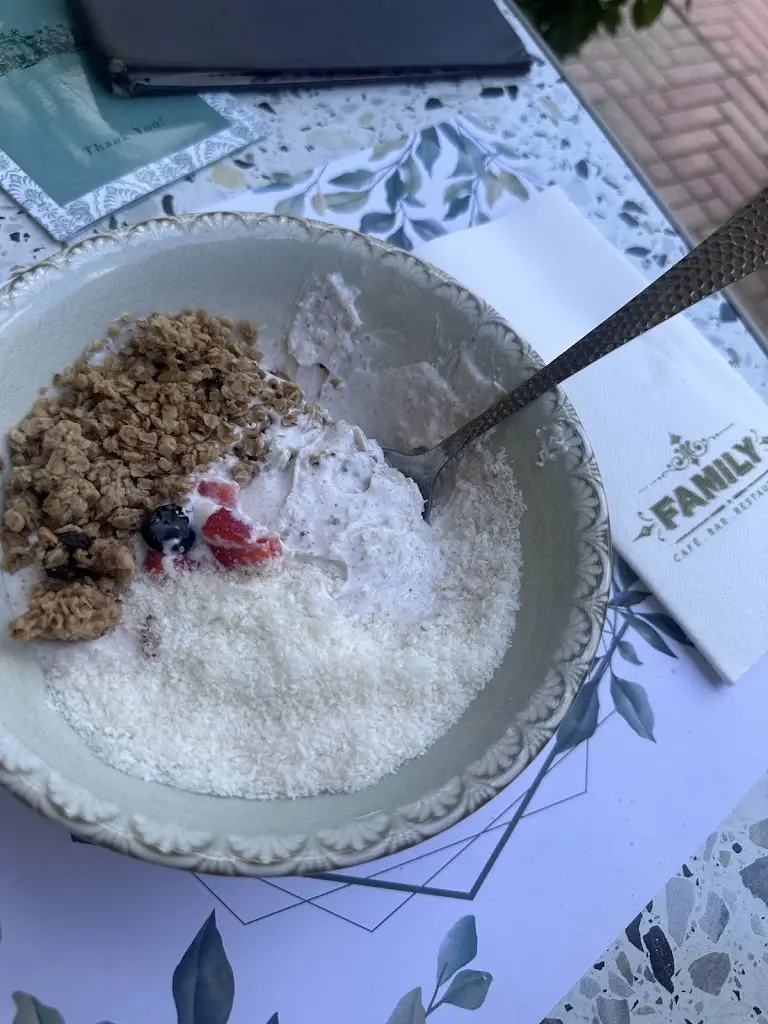 Les Savi_Family Cafe Bar Restaurant_Voúla_Bewertung