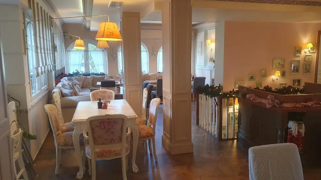 Family Cafe Bar Restaurant_Voúla_slider_image_1