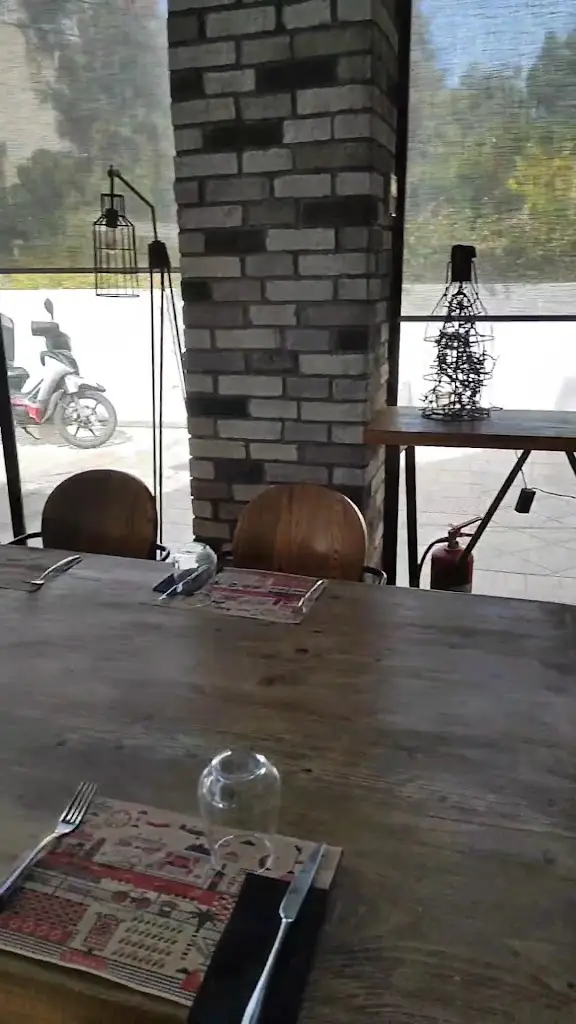 Rey Pablo_Voúla_slider_image_2