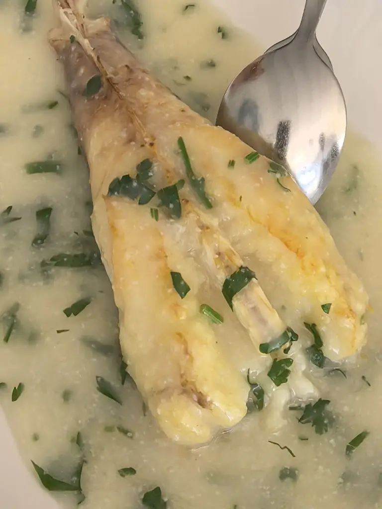 Sotiris Makrygiannis_Το Βουλιώτικο Μεζεδοπωλείο_Voúla_reseña