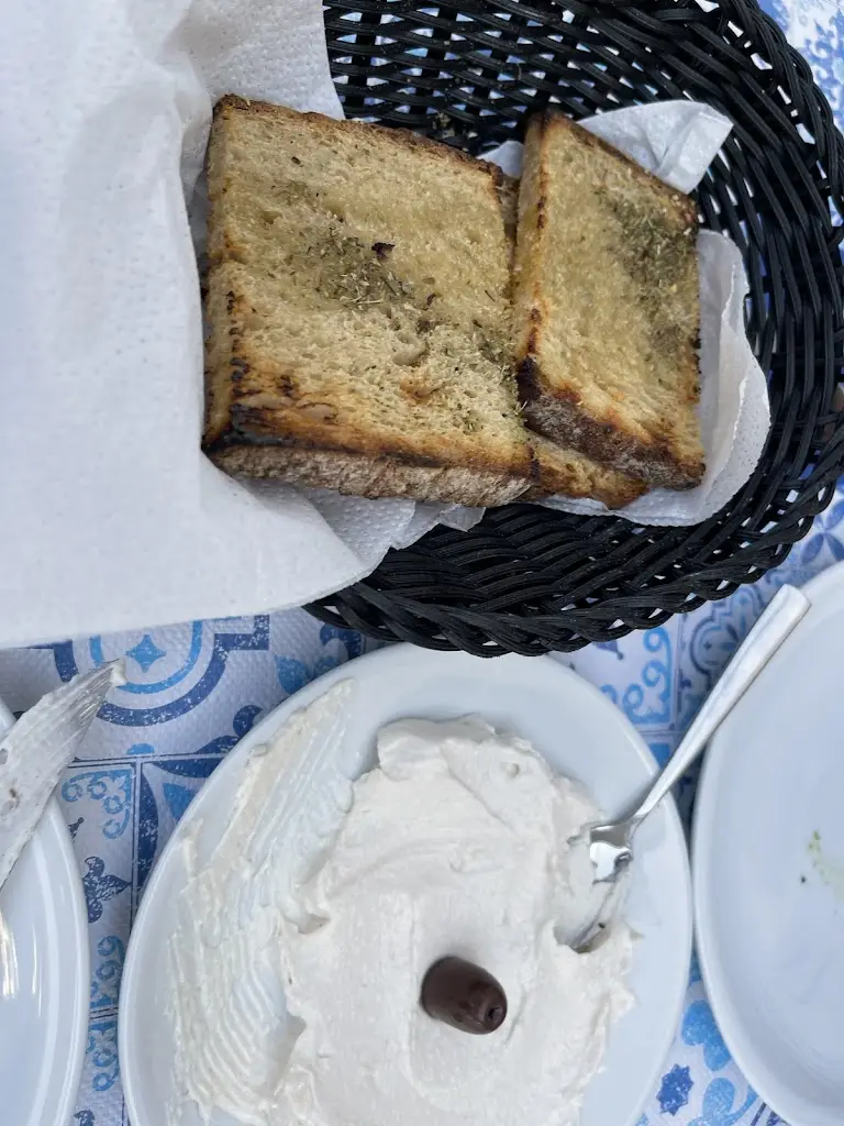 andrew b_Το Βουλιώτικο Μεζεδοπωλείο_Voúla_reseña