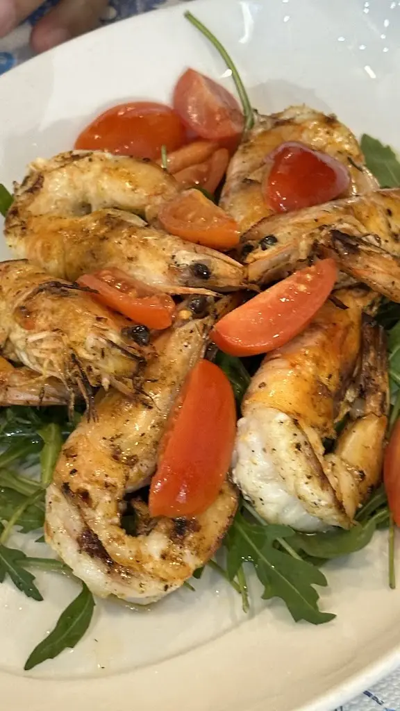 Dalia El Hoseiny_Το Βουλιώτικο Μεζεδοπωλείο_Voúla_reseña