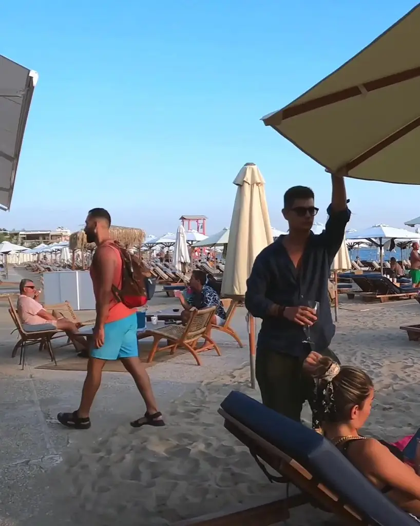 DOT Beach Vibes_Voúla_slider_image_2