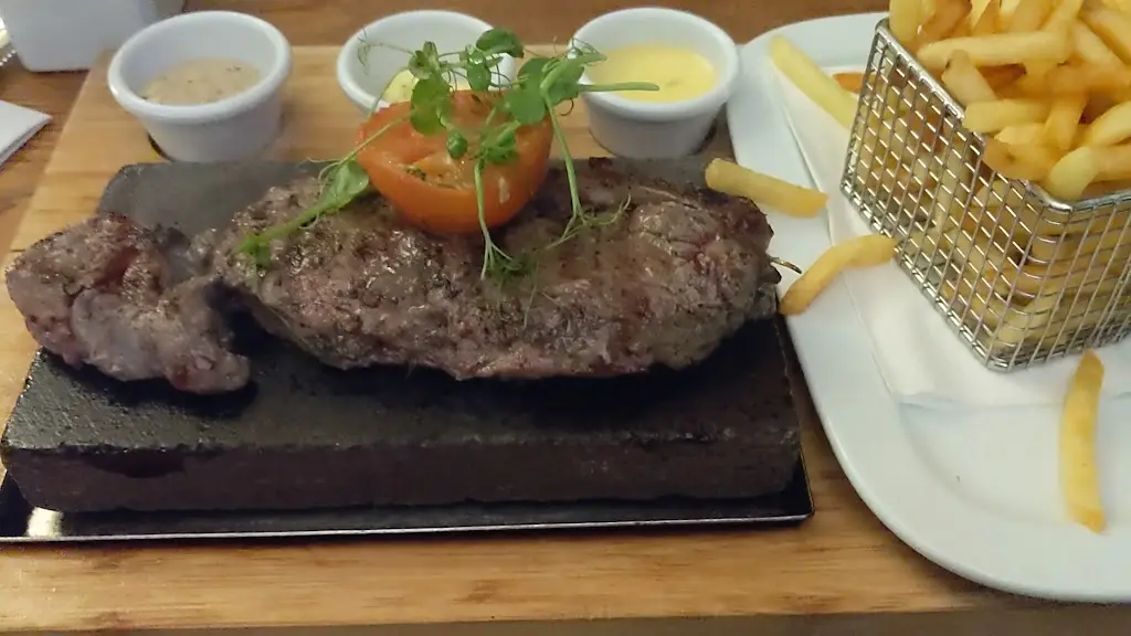 The Queens Bar_Dalkey_slider_image_2