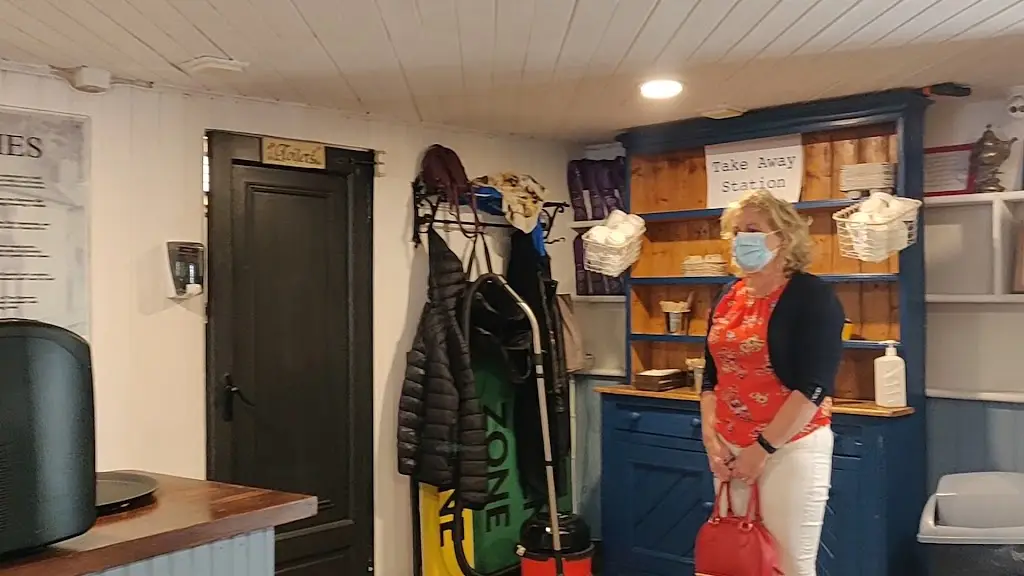 Poppies_Enniskerry_slider_image_2