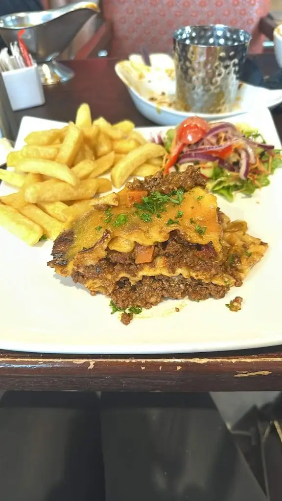 Stephanie Redmond_The Courtyard Bar & Restaurant_Ferns_reseña