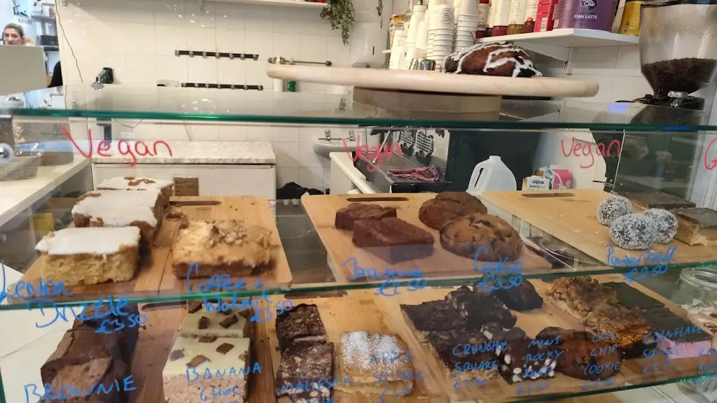 Laura Foley_Devour Kinlough_Kinlough_review