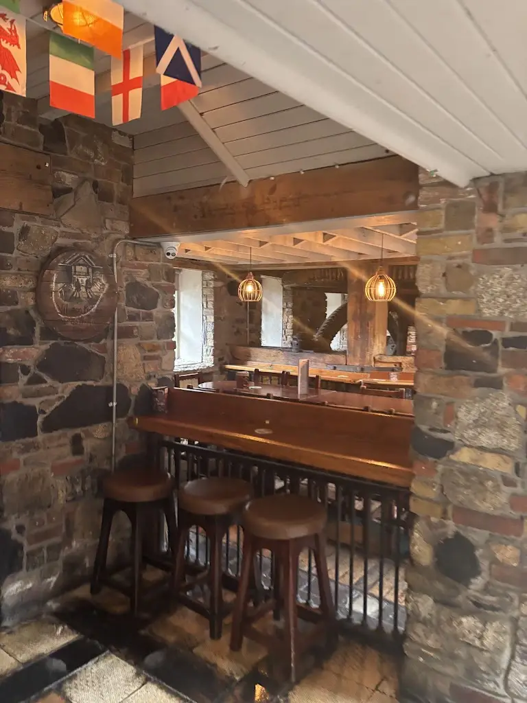 krisztian polyak_The Old Mill_Firhouse_review