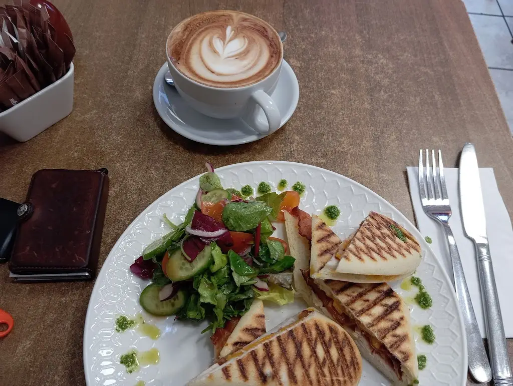 Menu_Le Petit Café & Brasserie_Glasnevin_image_8