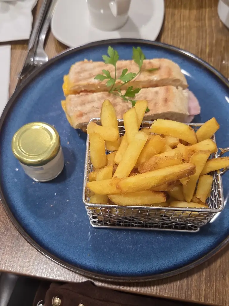 Tina Dodrill_Le Petit Café & Brasserie_Glasnevin_review