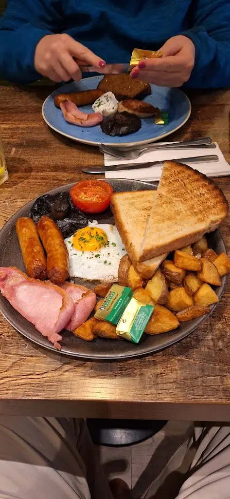 Daniel C_Hungry Bear Cafe/ Restaurant_Gorey_review