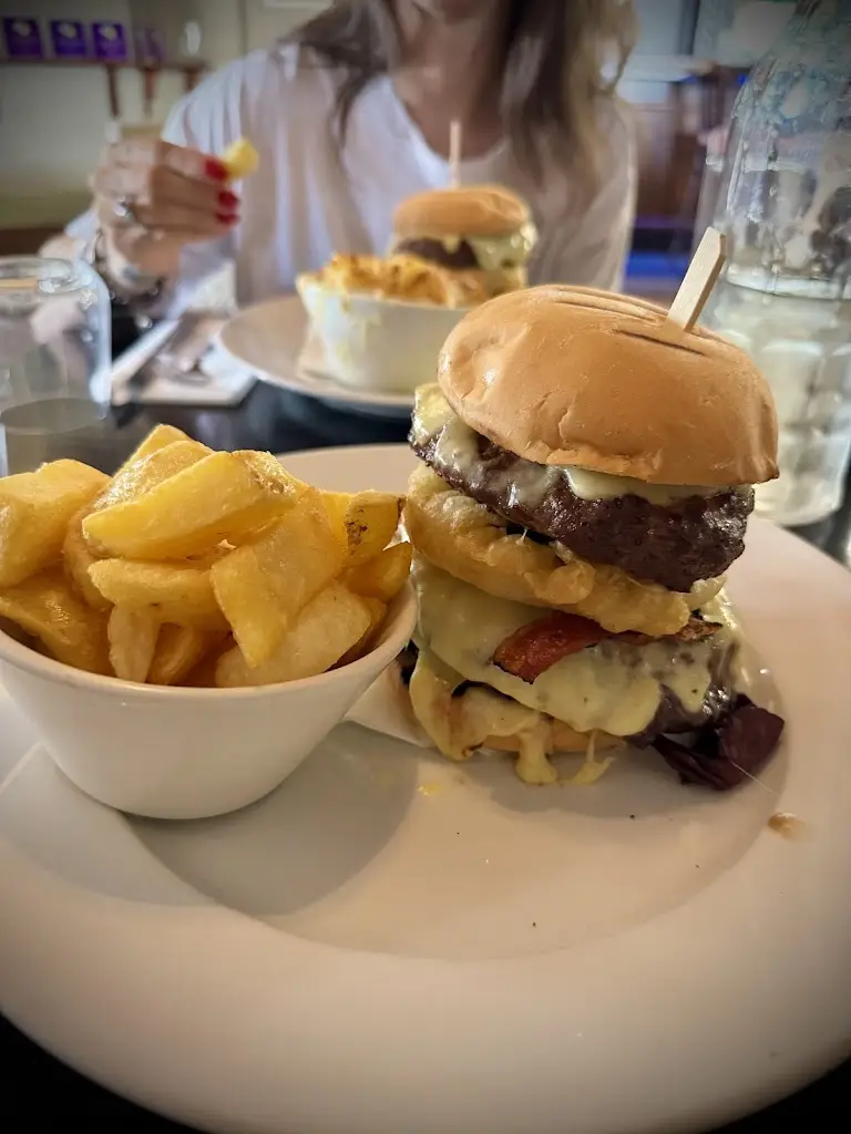 Roisin McGeown_Lennon's Gastro Pub_Dundalk_avis