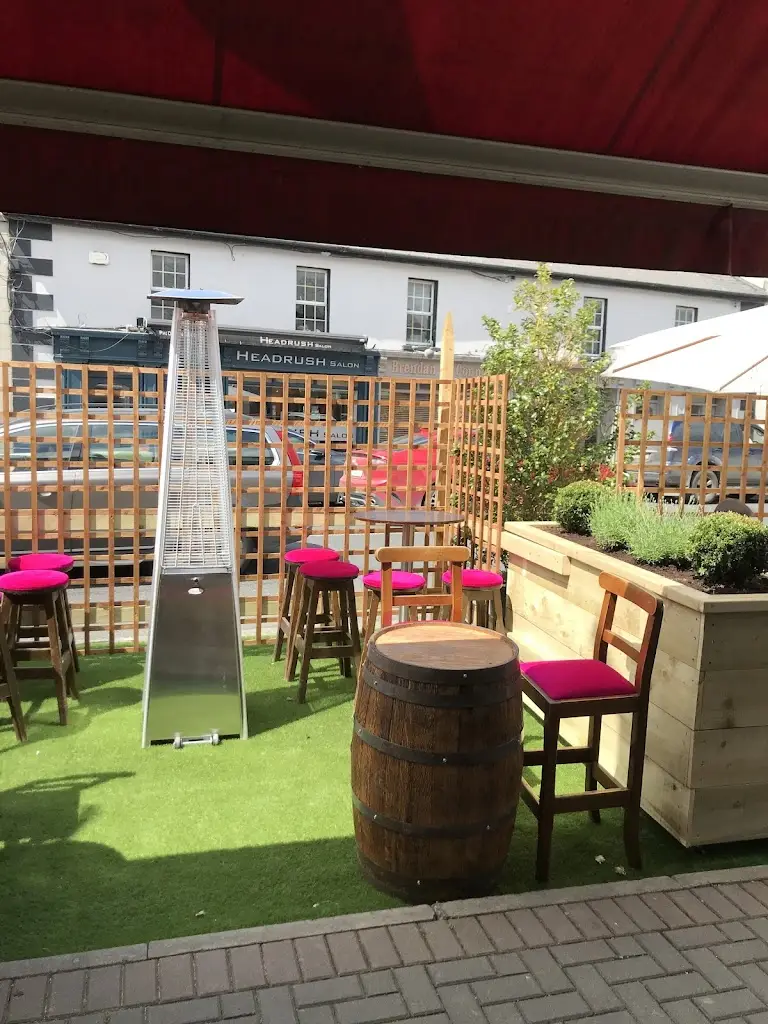 Wayne Logan_O' Connells Bar_Kilcullen_review