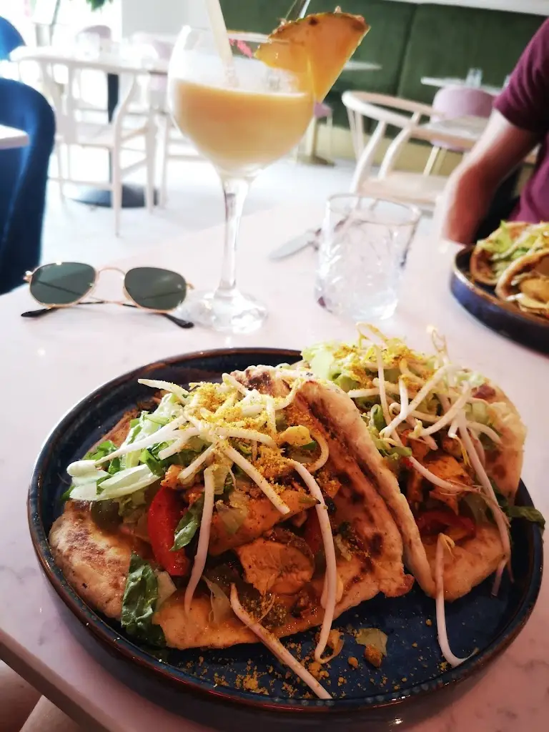 Sinead Eardley_Pineapple Pink_Kinsealy-Drinan_Bewertung