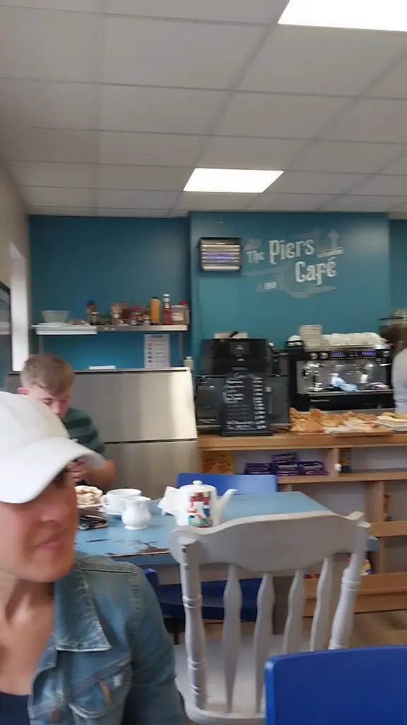 Amy K_The Piers café_Moone_review
