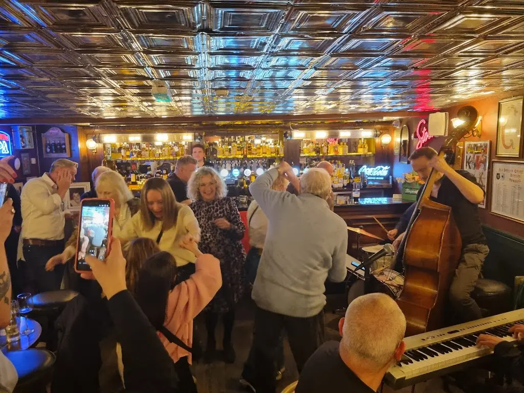 Barry O'Sullivan_O'Dwyers of Kilmacud_Mount Merrion_review