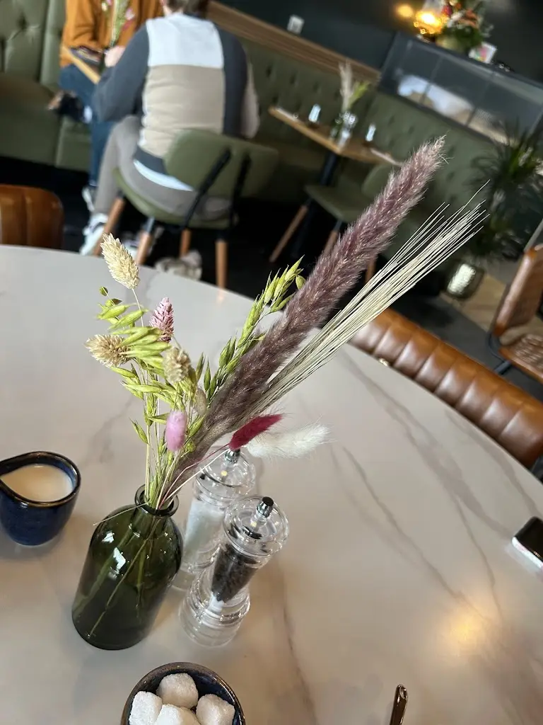 Valentin Ursu_Lily and Wild_Monasterevin_recensione