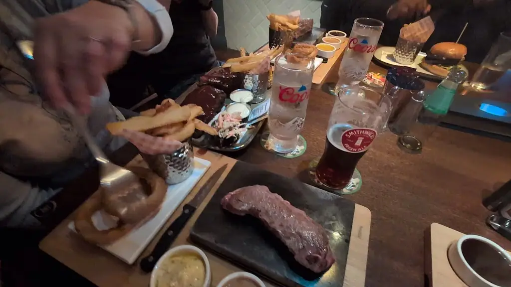 André Serra_33 South Main_Naas_review