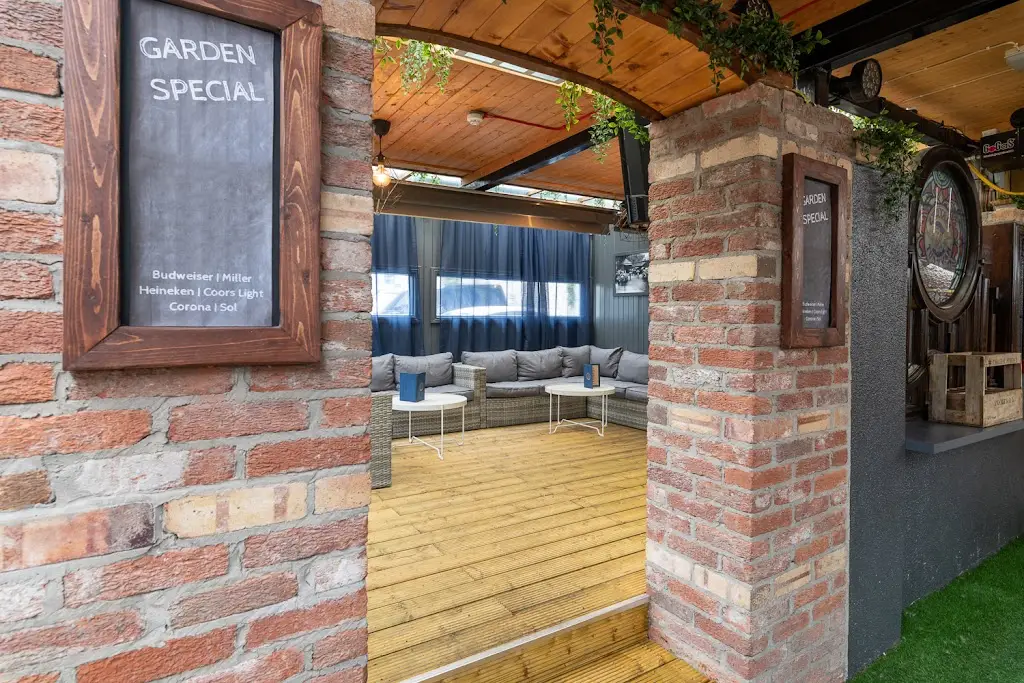 33 South Main restaurante en Naas