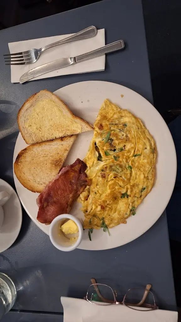 AYuen_Cafe du Journal_Monkstown_reseña